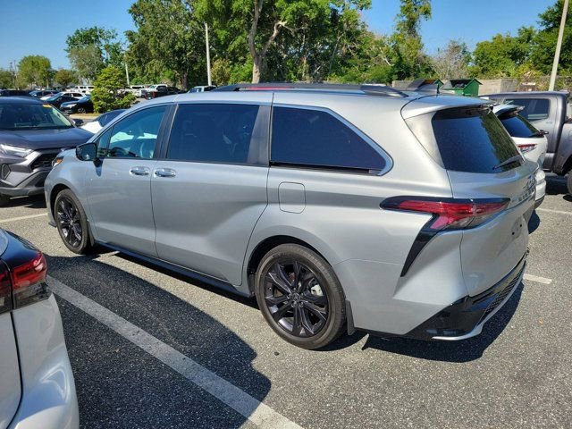 Used 2024 Toyota Sienna XSE FWD image 7