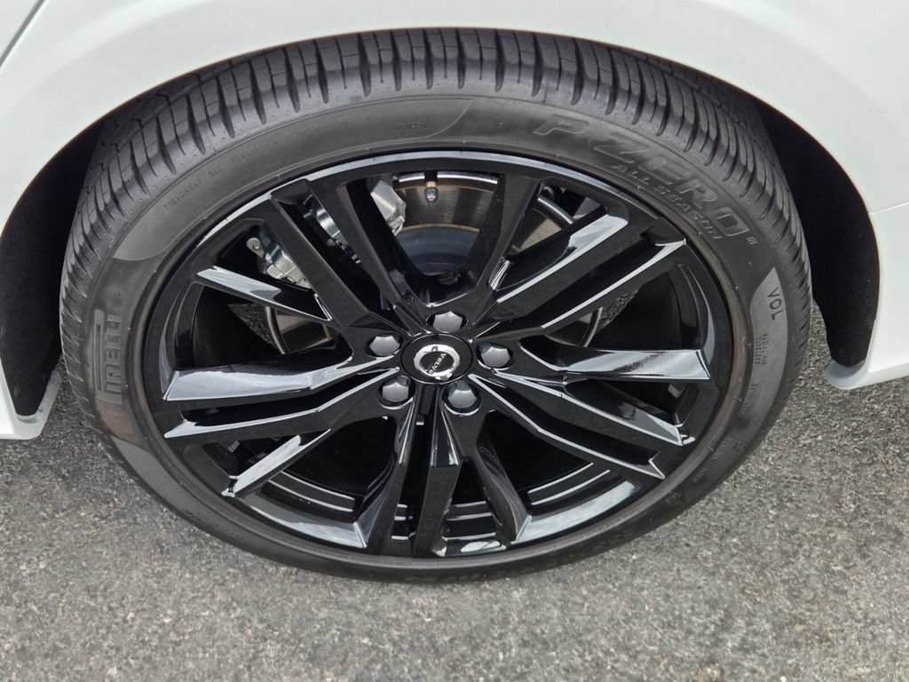 Certified 2024 Volvo S60 B5 Plus w/ Climate Package AWD/4WD image 5