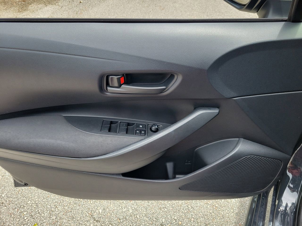 Used 2025 Toyota Corolla LE w/ Convenience Package image 13