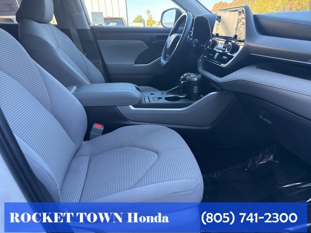 Used 2022 Toyota Highlander LE image 20