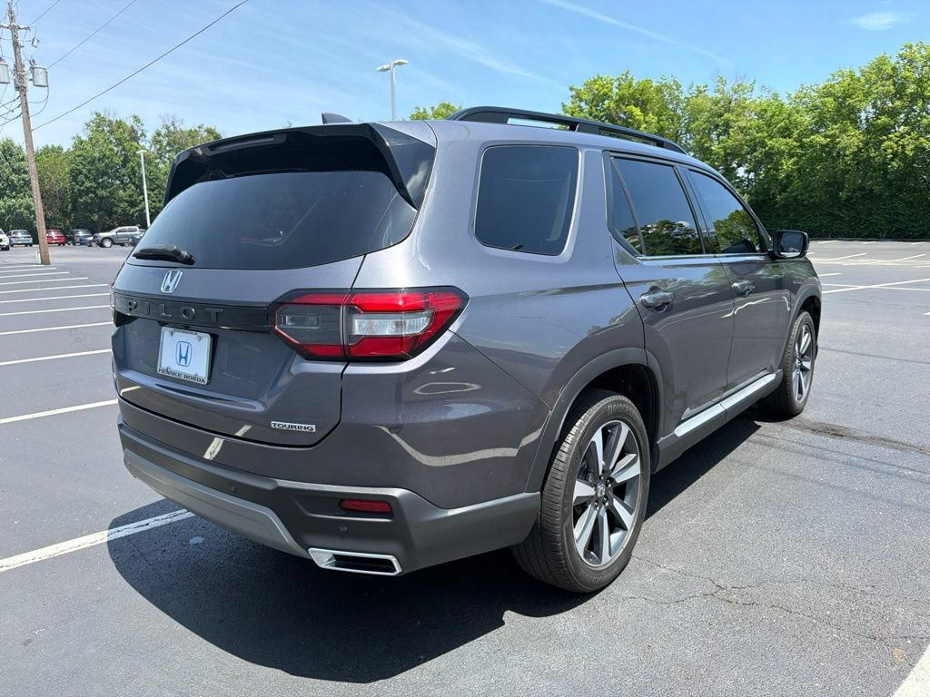 Certified 2025 Honda Pilot Touring image 5