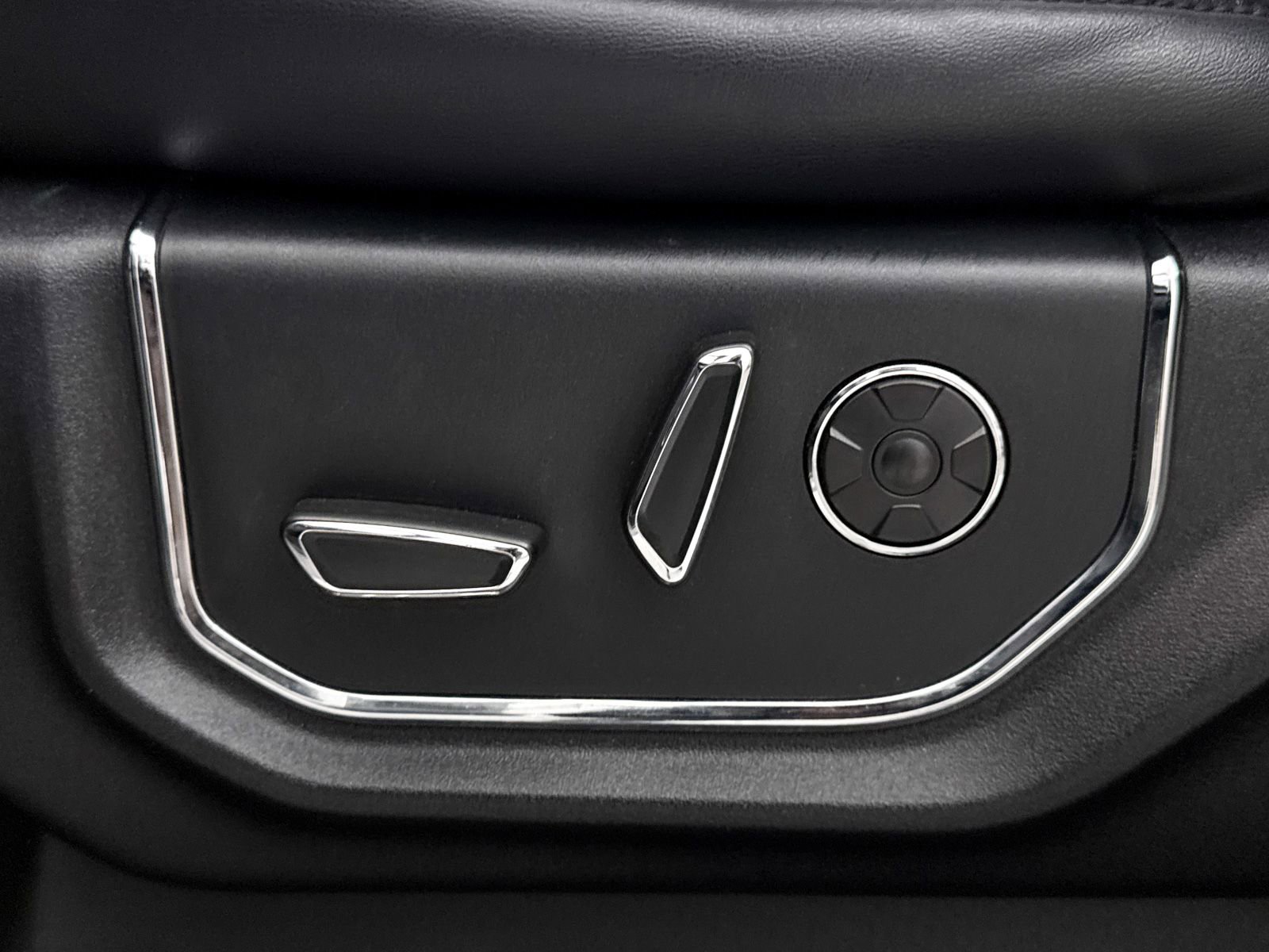 Used 2018 Ford Expedition Max Platinum AWD/4WD image 30