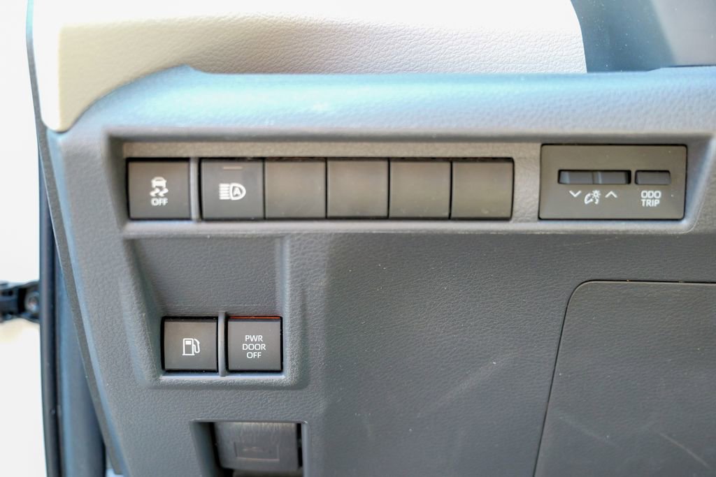 Used 2022 Toyota Sienna LE w/ LE Plus Package image 46