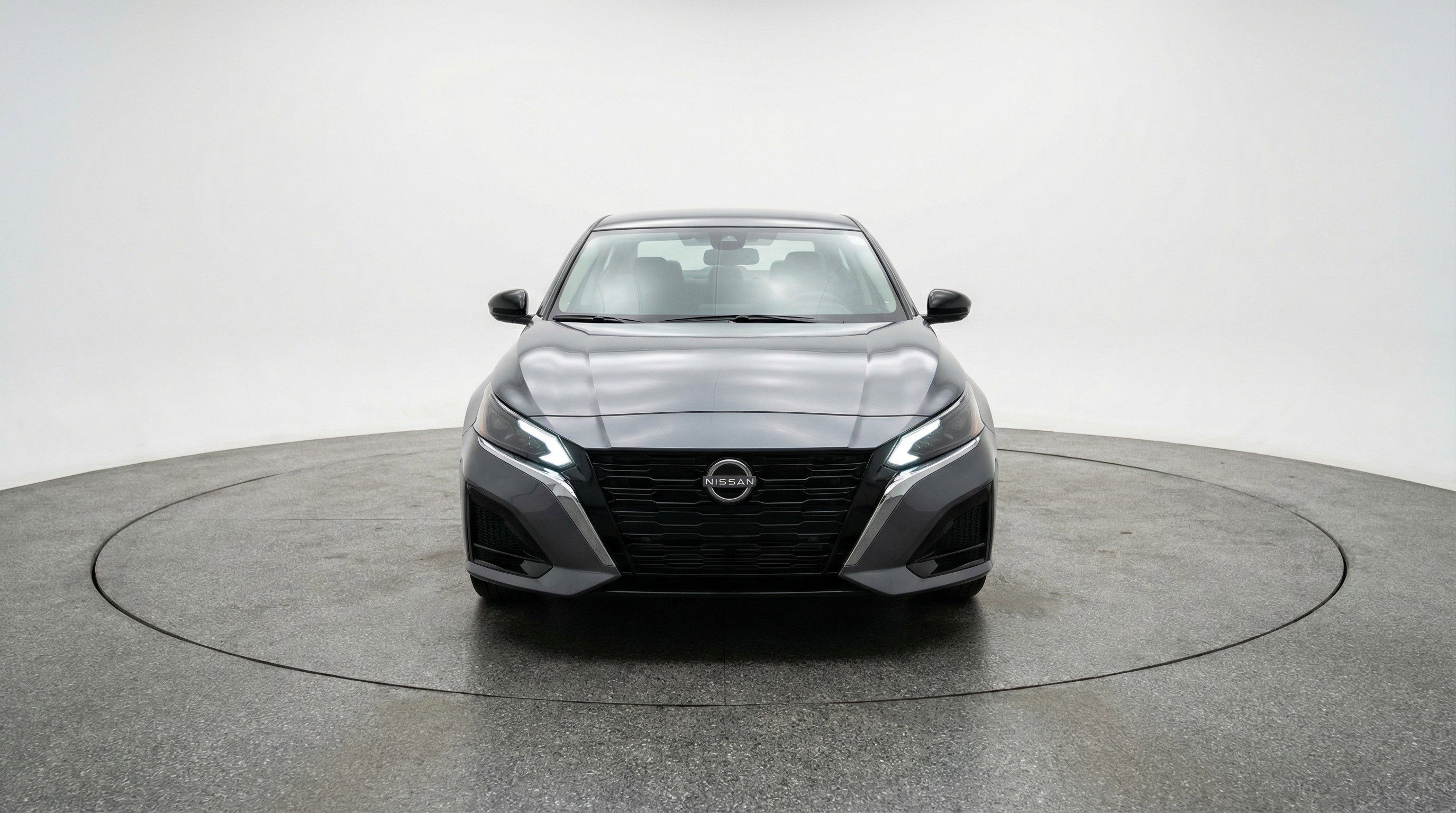 Used 2025 Nissan Altima 2.5 SV FWD image 2