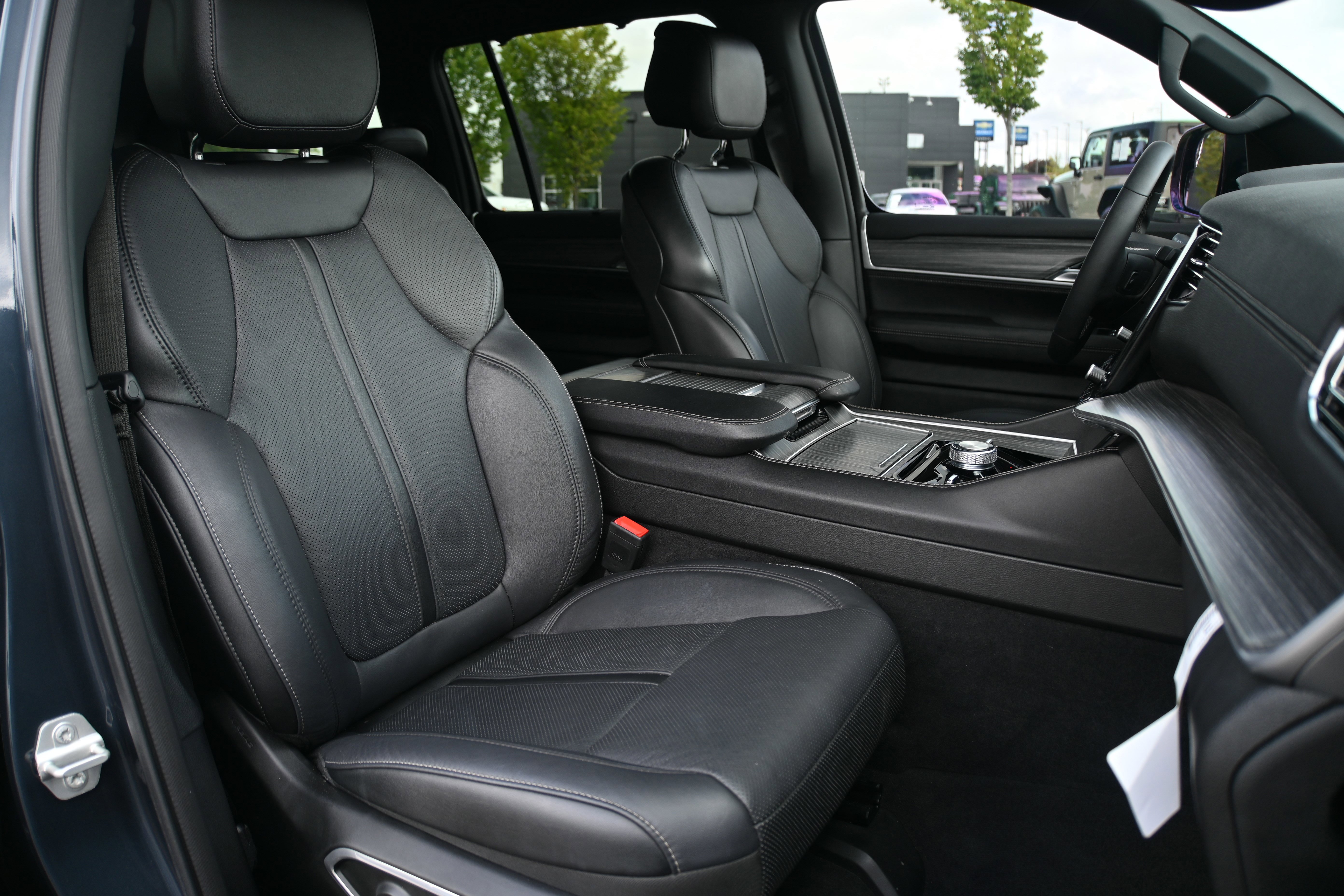 Used 2024 Jeep Wagoneer Series II w/ Convenience Group I image 24