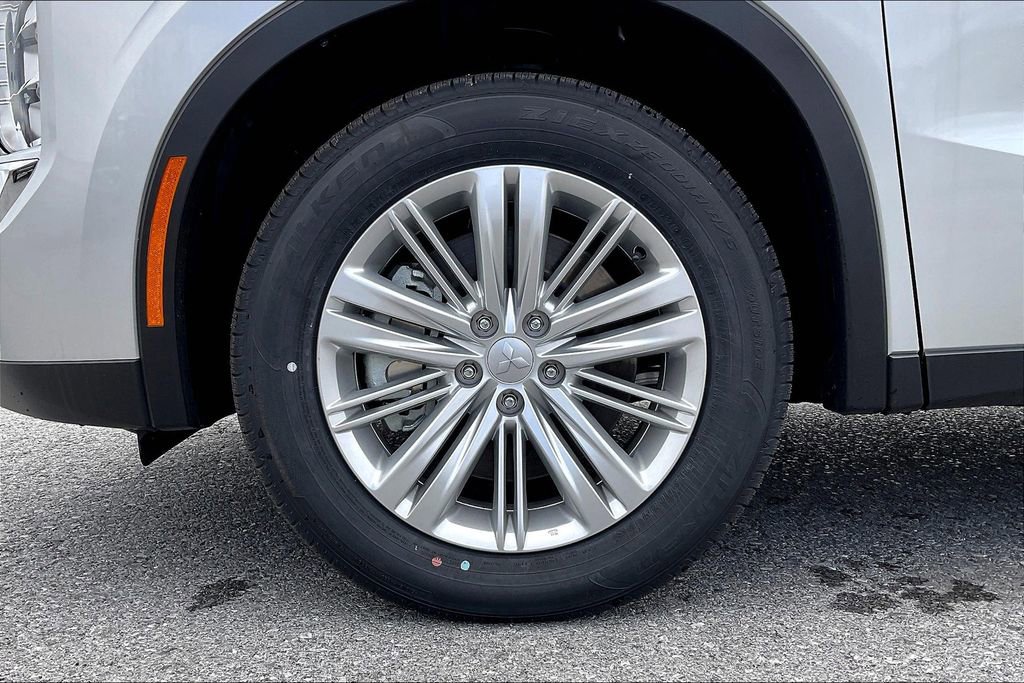 New 2025 Mitsubishi Outlander ES image 10