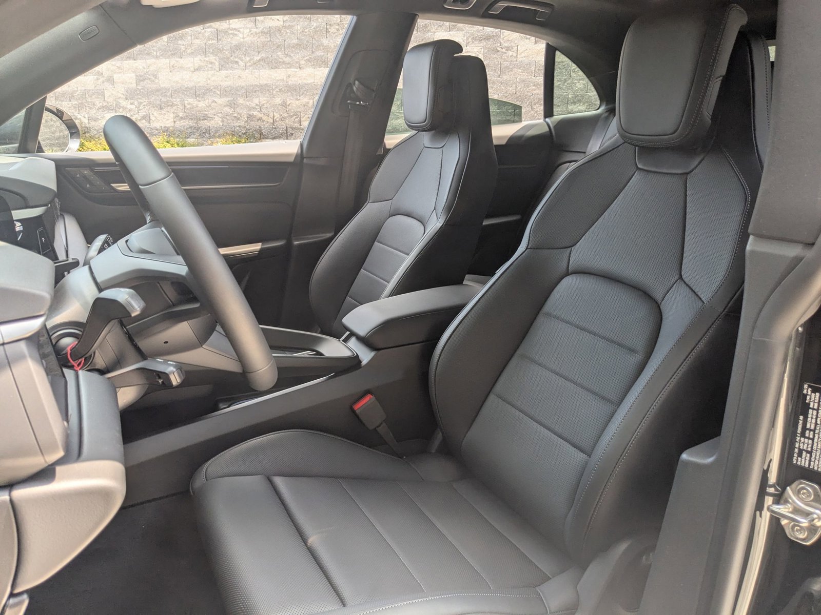 Certified 2025 Porsche Macan 4 Electric AWD/4WD image 5