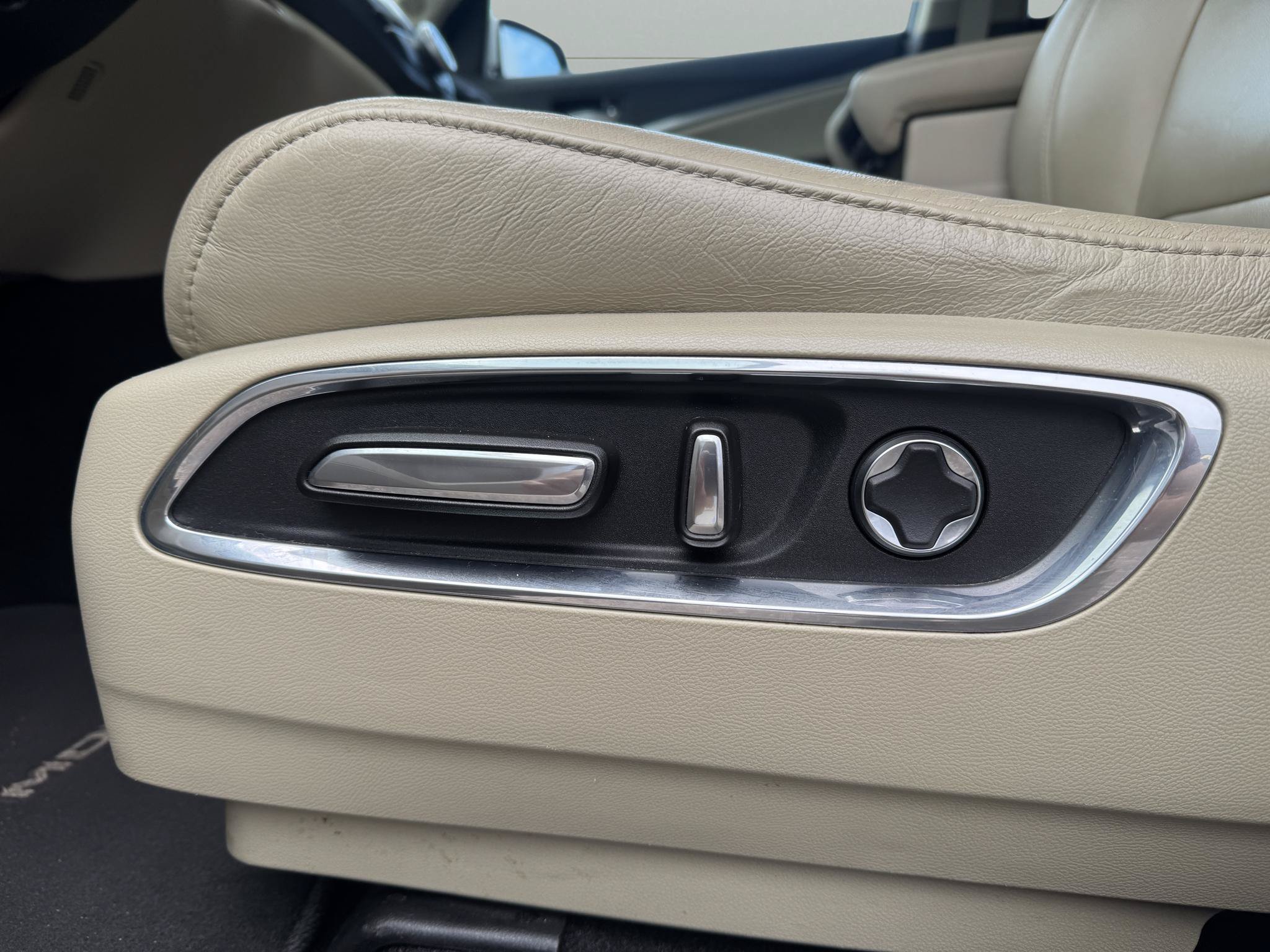 Used 2020 Acura MDX SH-AWD image 13