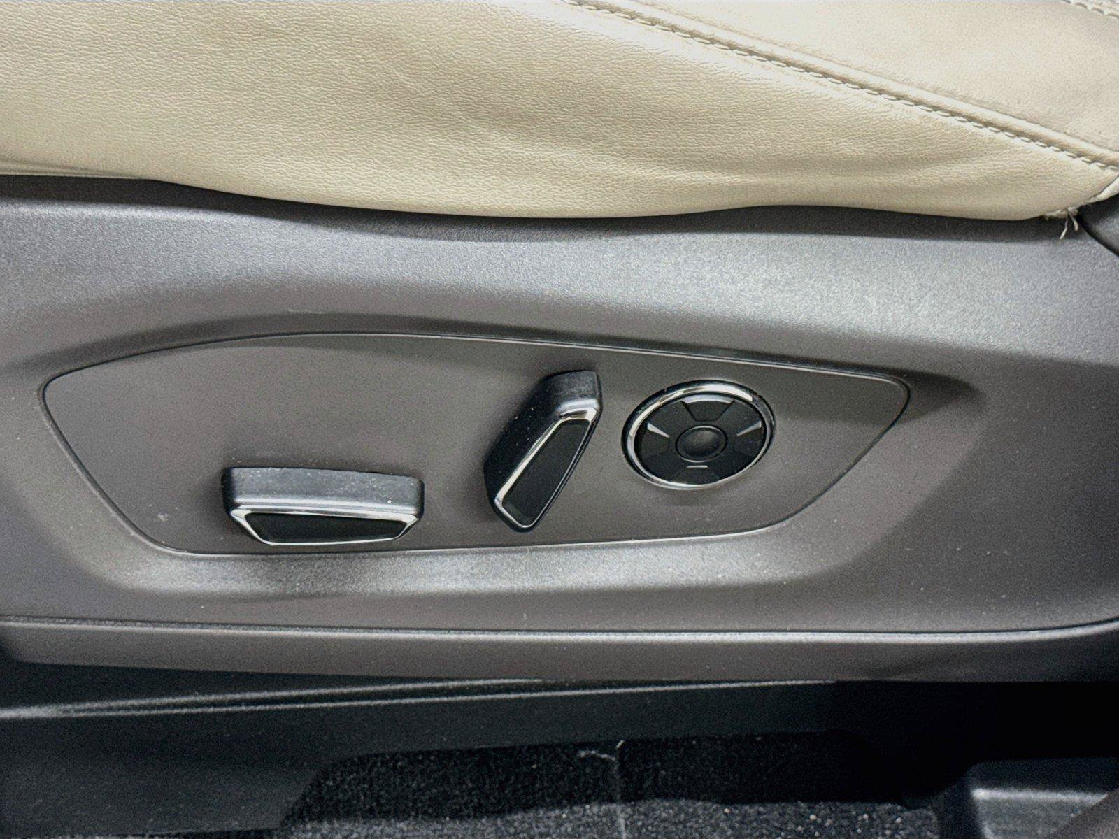 Used 2020 Ford Explorer Platinum w/ Premium Technology Package AWD/4WD image 22