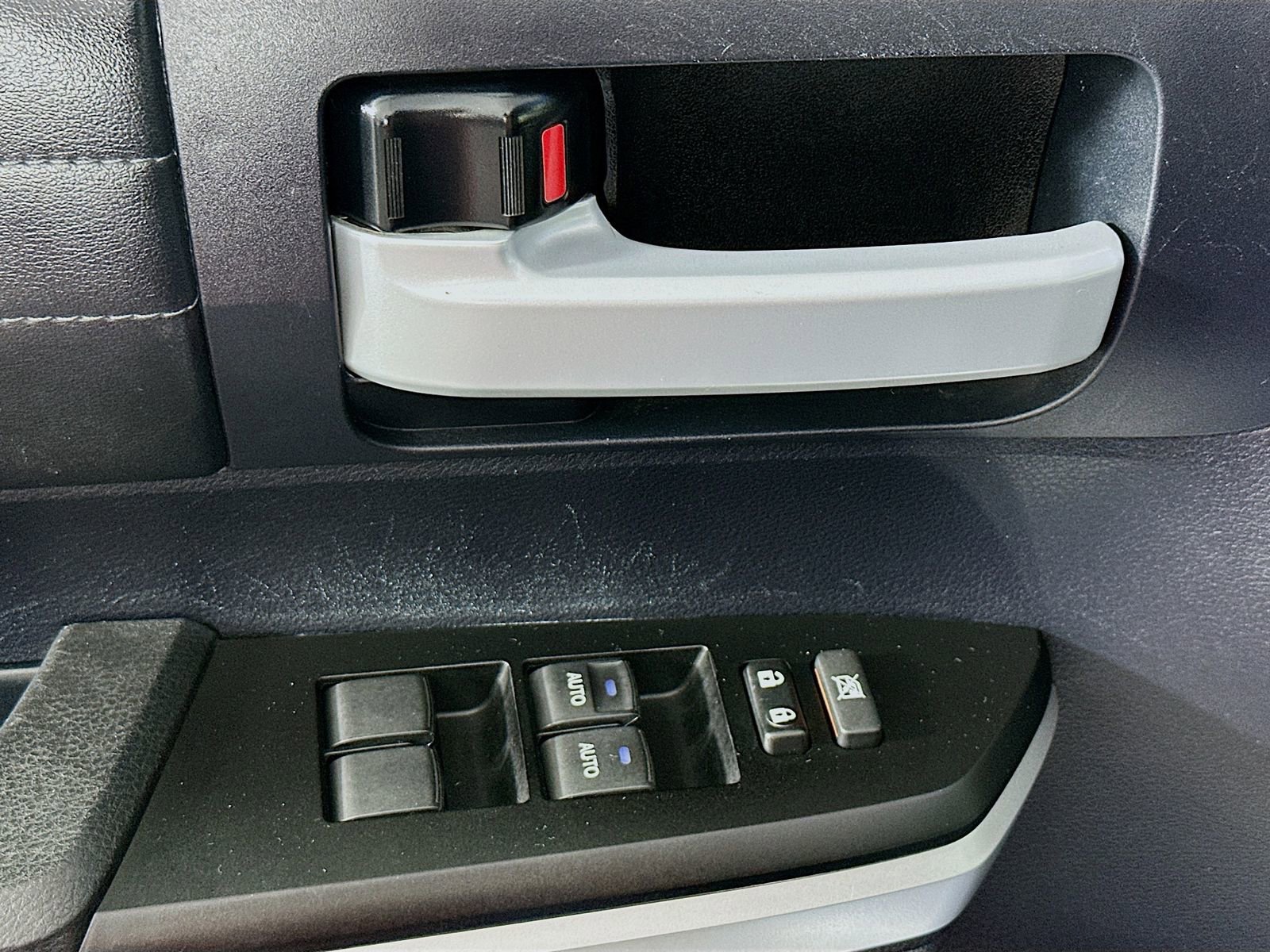 Used 2016 Toyota Tundra Limited w/ Limited Premium Package image 19