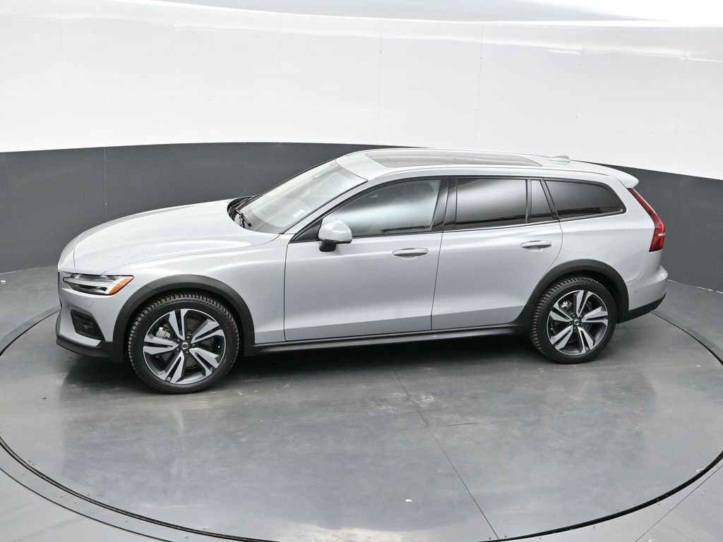 Used 2025 Volvo V60 B5 Cross Country Plus AWD/4WD image 29