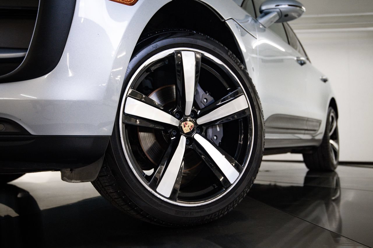 Certified 2023 Porsche Macan AWD/4WD image 12