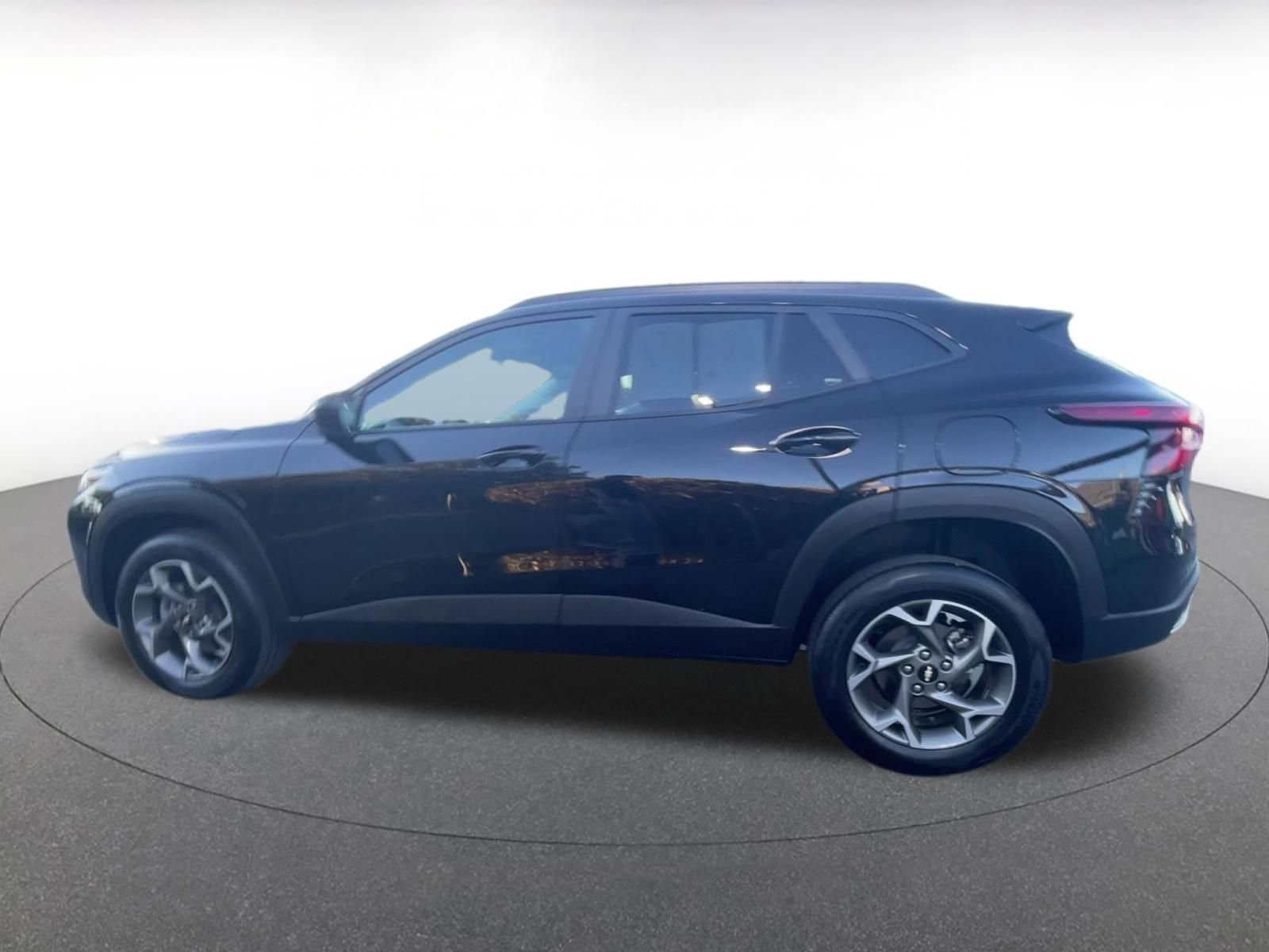 Used 2025 Chevrolet Trax LT image 9