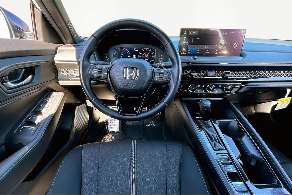 Used 2025 Honda Accord Sport image 9