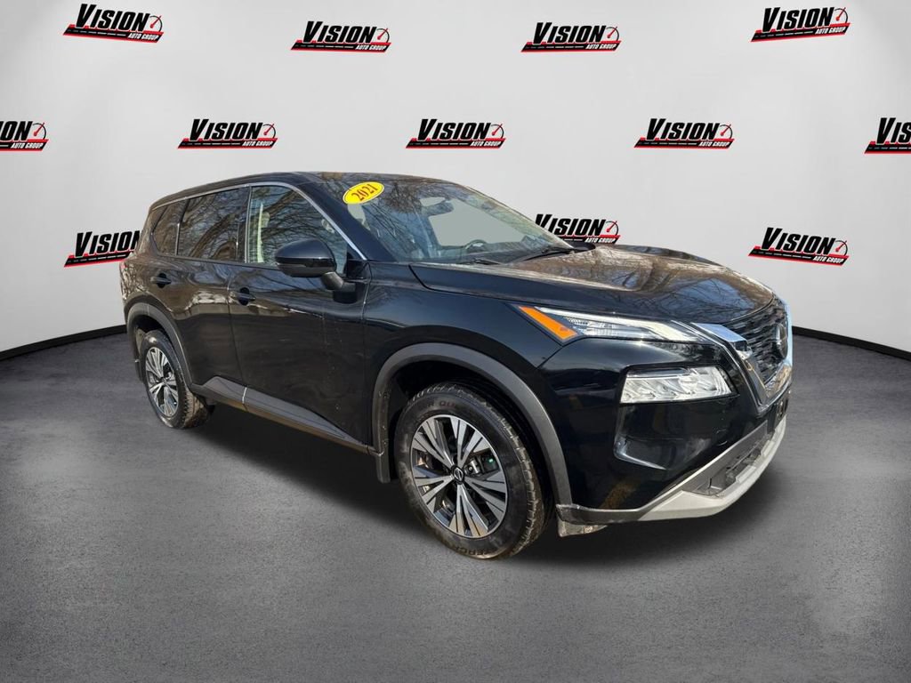Used 2021 Nissan Rogue SV image 3