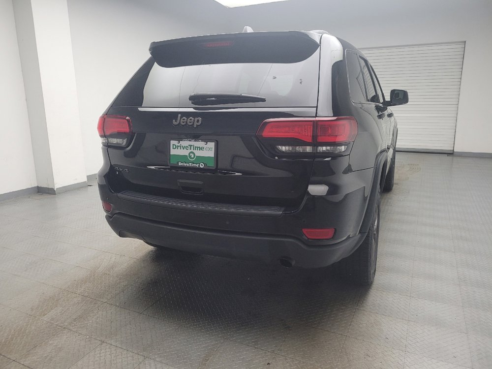 Used 2017 Jeep Grand Cherokee Laredo AWD/4WD image 7