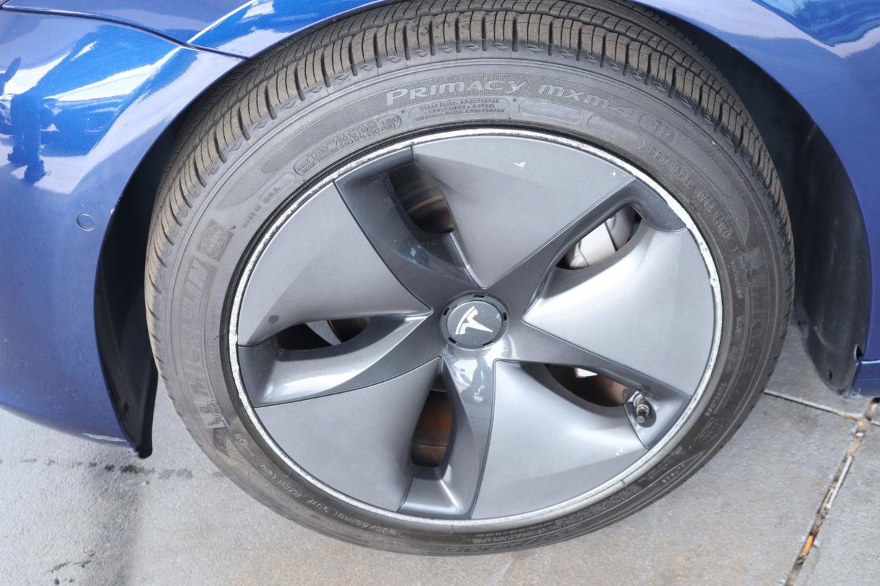 Used 2018 Tesla Model 3 Long Range RWD image 41