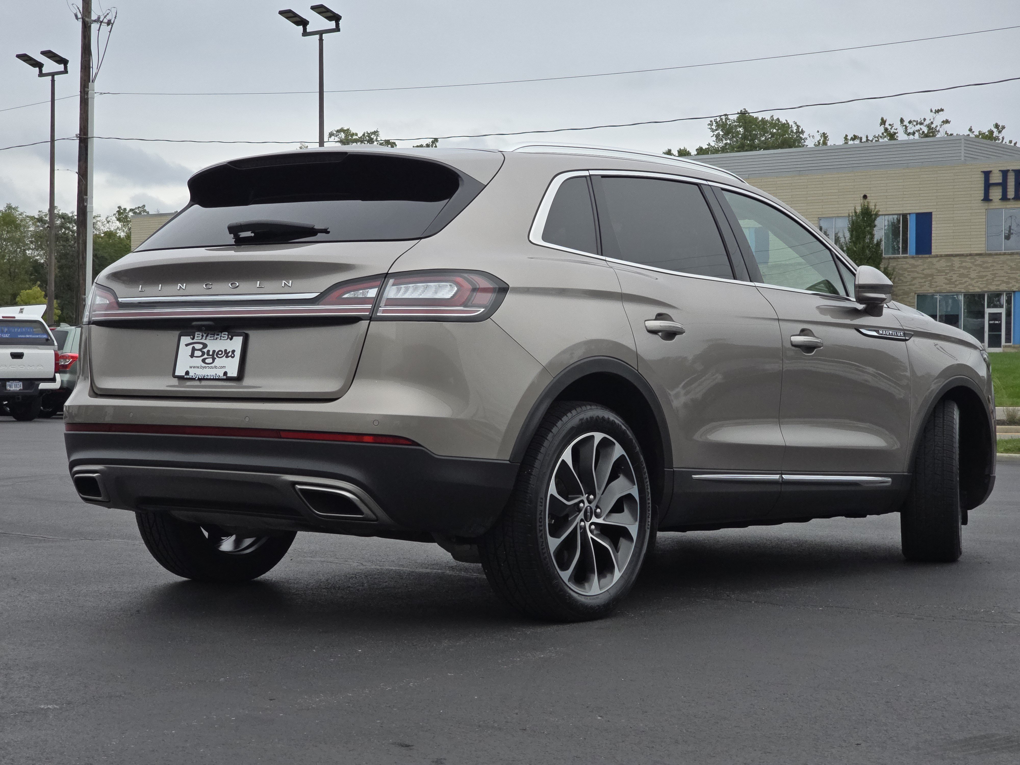 Used 2021 Lincoln Nautilus Reserve w/ Cargo Utility Package AWD/4WD image 7