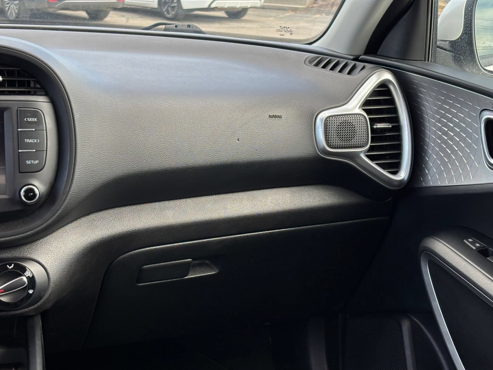 Used 2025 Kia Soul LX w/ LX Technology Package FWD image 32