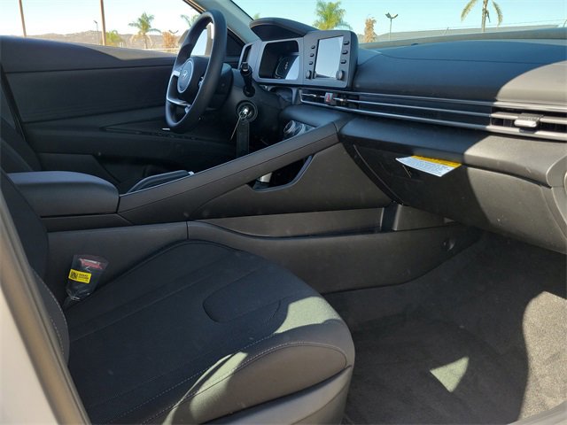 New 2025 Hyundai Elantra SE image 16