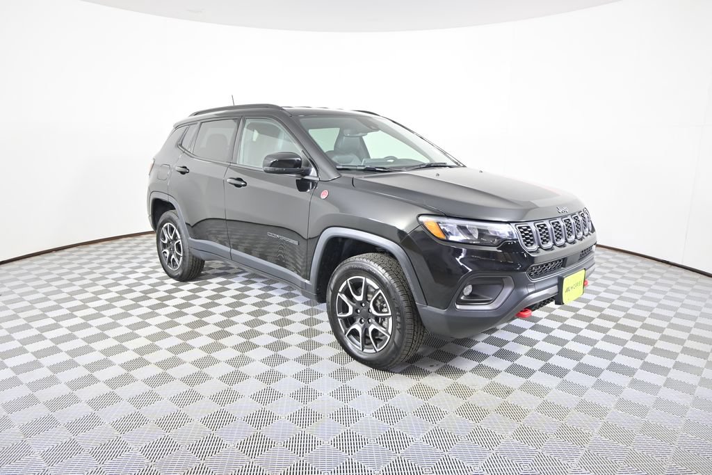Used 2024 Jeep Compass Trailhawk AWD/4WD image 9