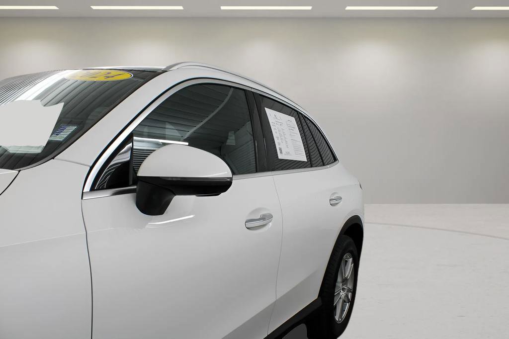Used 2024 Mercedes-Benz GLC 300 4MATIC image 35