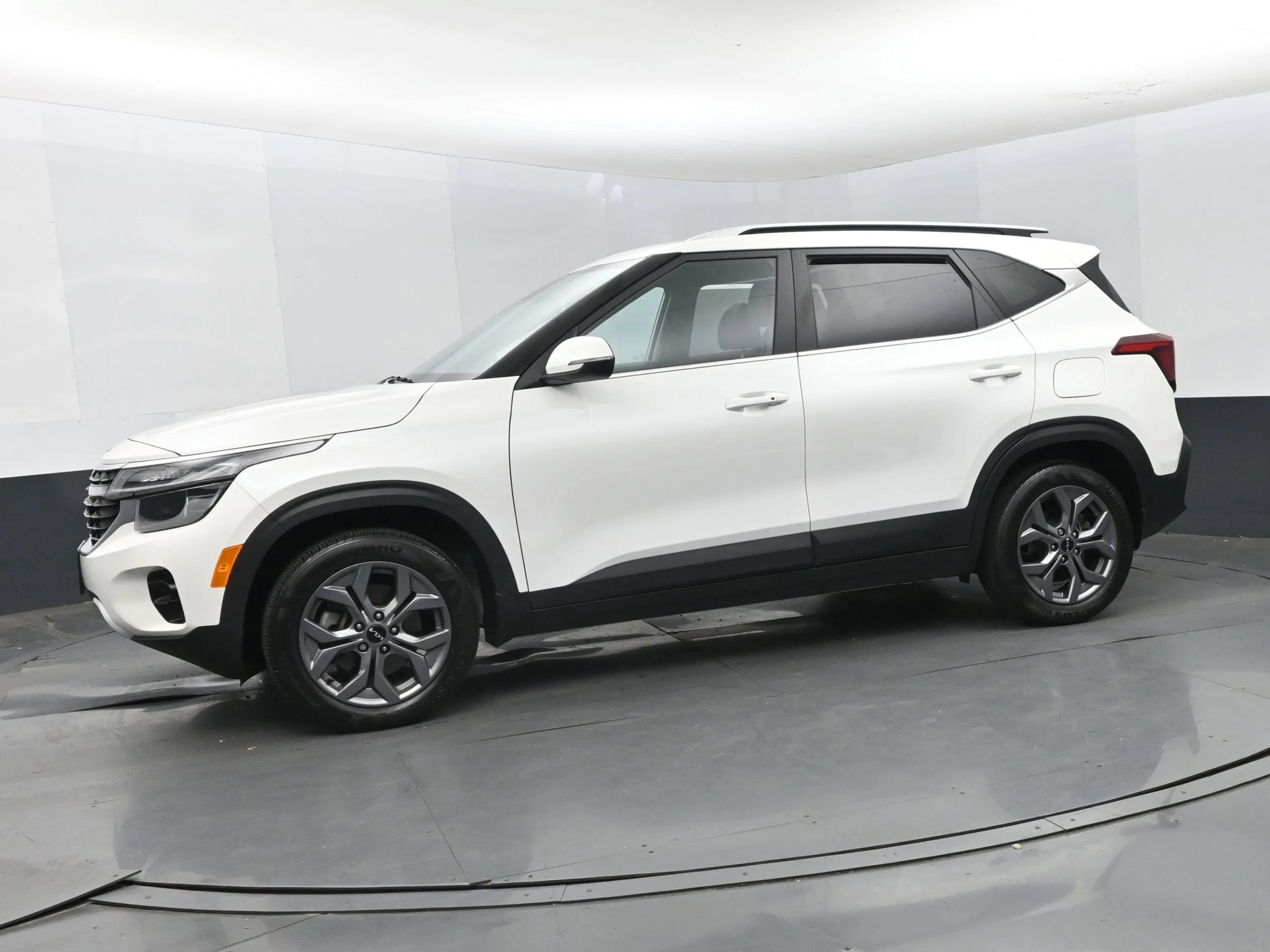 Used 2024 Kia Seltos S AWD/4WD image 5