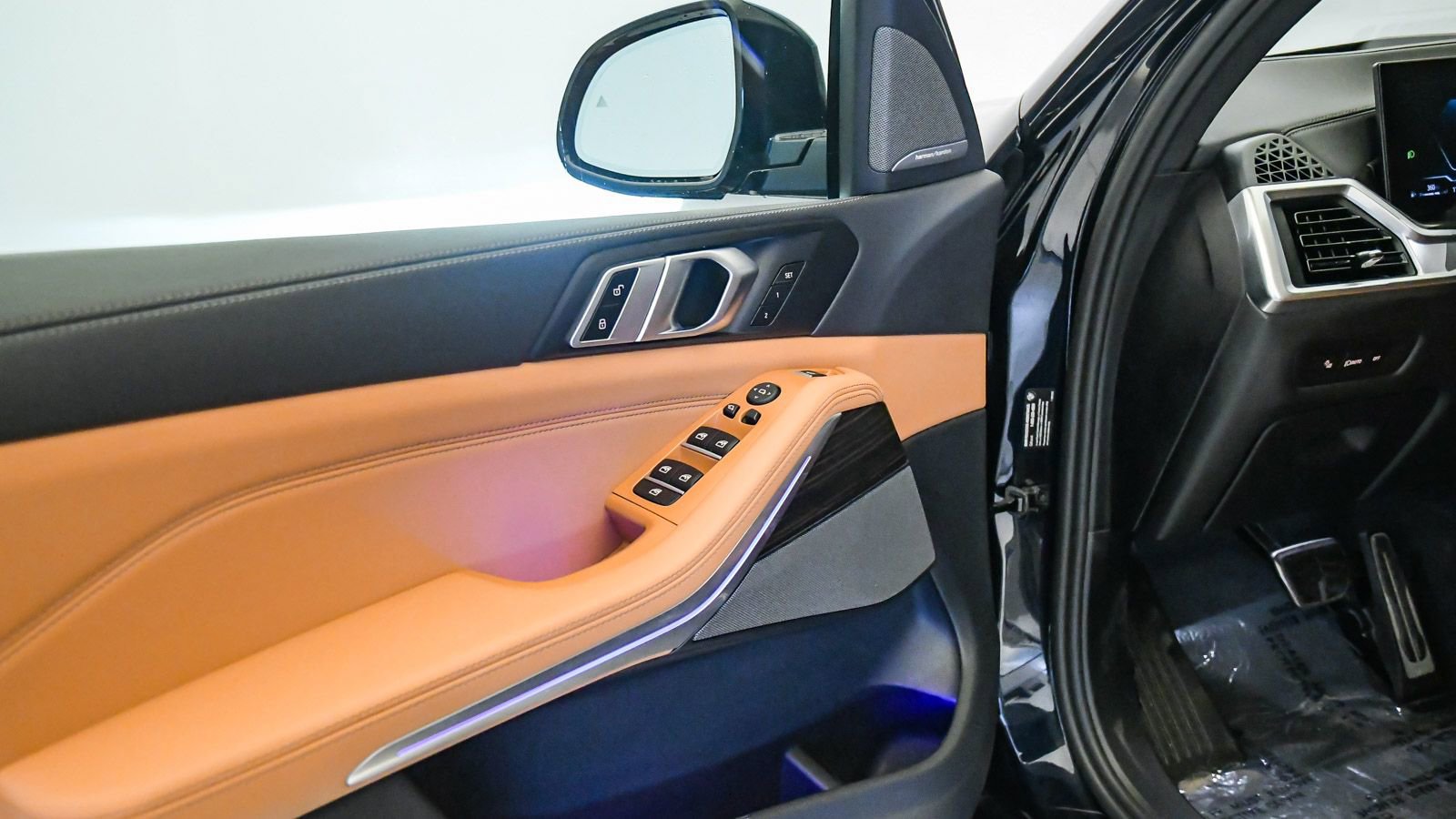 Certified 2025 BMW X5 xDrive40i w/ M Sport Package AWD/4WD image 25