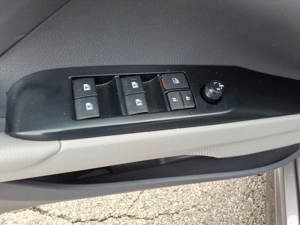 Used 2019 Toyota Camry SE image 24