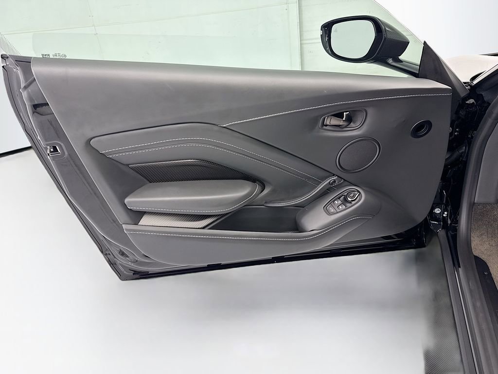 Used 2023 Aston Martin V12 Vantage image 23
