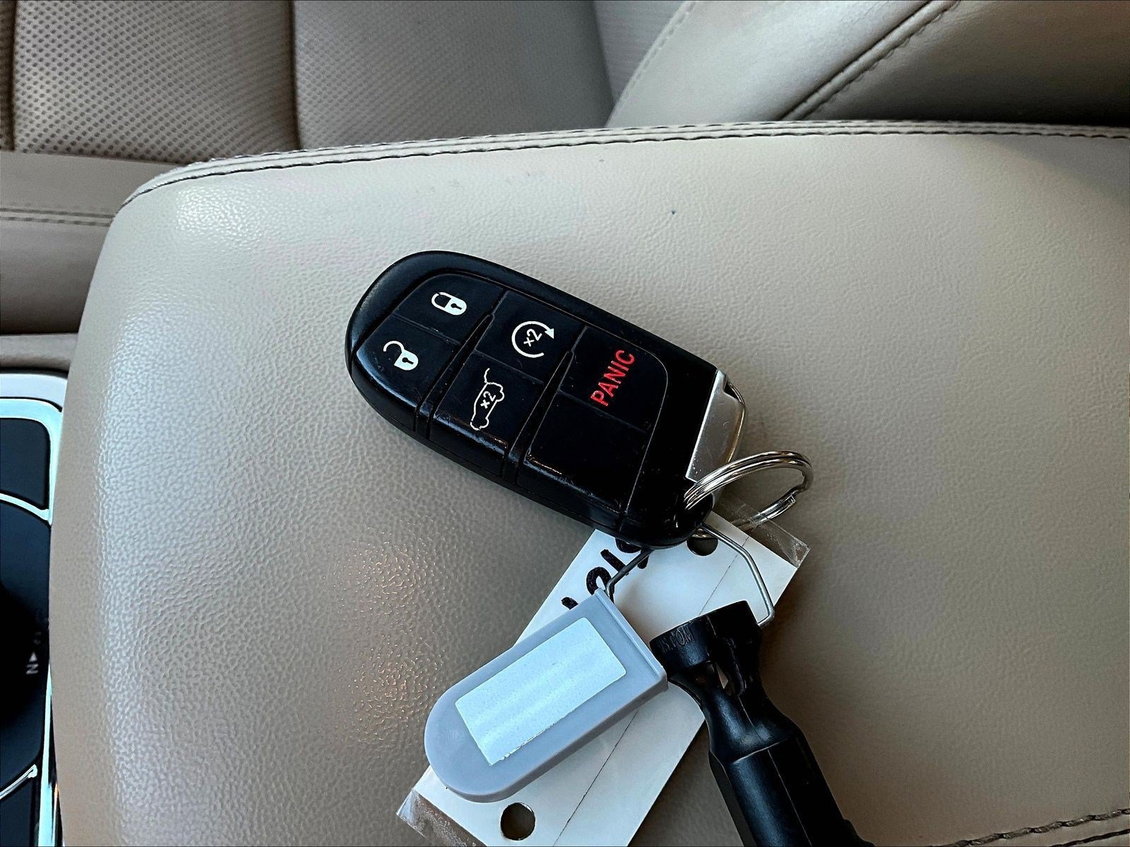 Used 2014 Jeep Grand Cherokee Limited w/ Luxury Group II AWD/4WD image 35