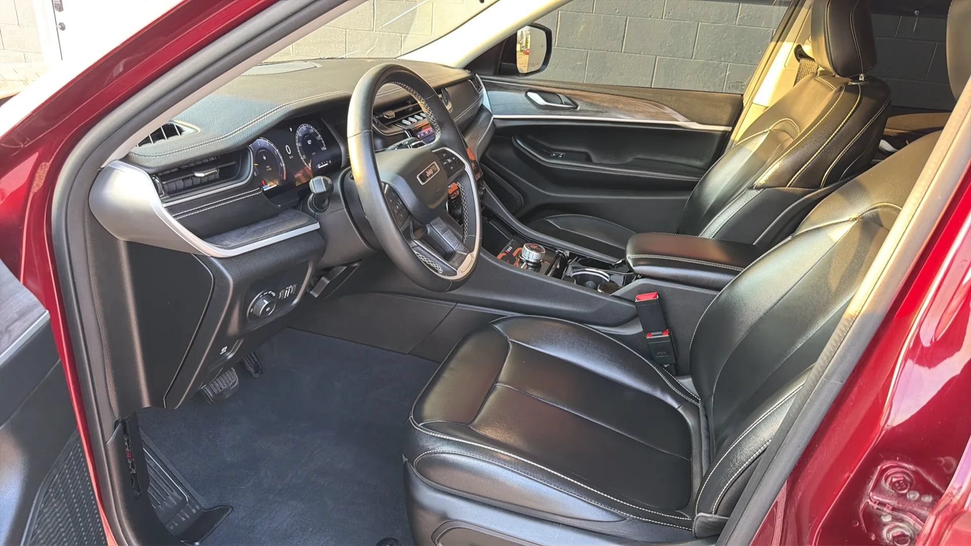 Used 2023 Jeep Grand Cherokee L Limited AWD/4WD image 21