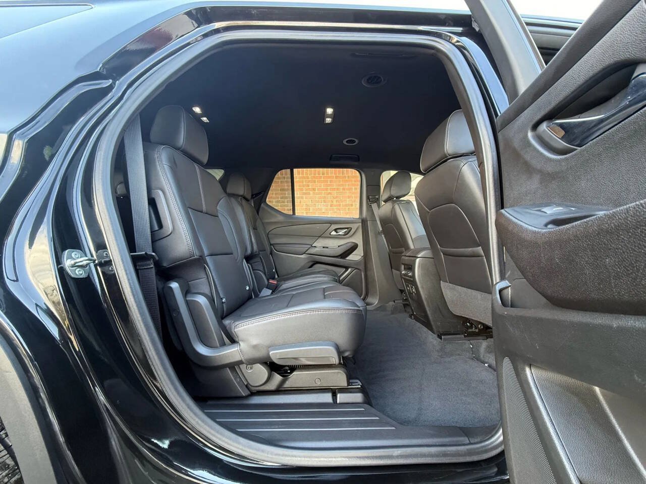 Used 2023 Chevrolet Traverse RS AWD/4WD image 11