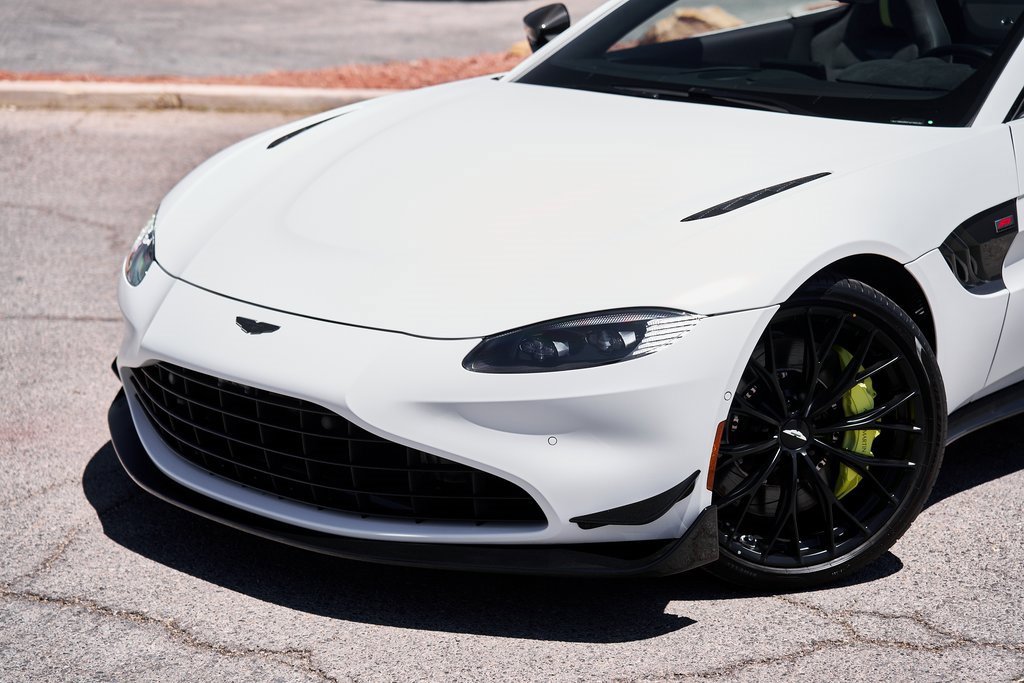 Used 2023 Aston Martin V8 Vantage Roadster image 6