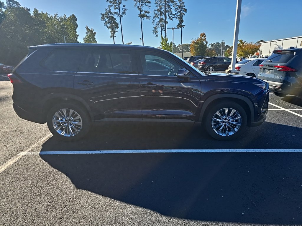 Used 2025 Toyota Grand Highlander AWD image 4