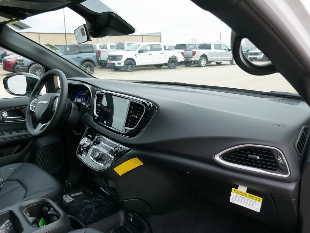 New 2026 Chrysler Voyager LX FWD image 10