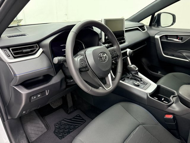 Used 2024 Toyota RAV4 SE image 8
