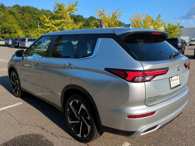 Used 2024 Mitsubishi Outlander SE image 6