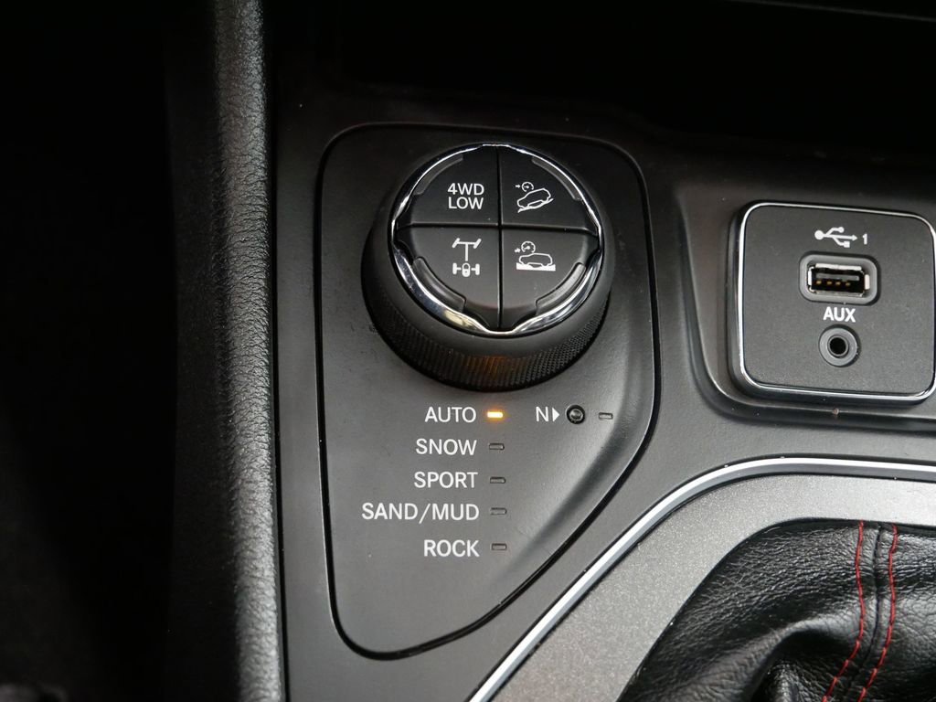 Certified 2022 Jeep Cherokee Trailhawk w/ Comfort/Convenience Group image 39