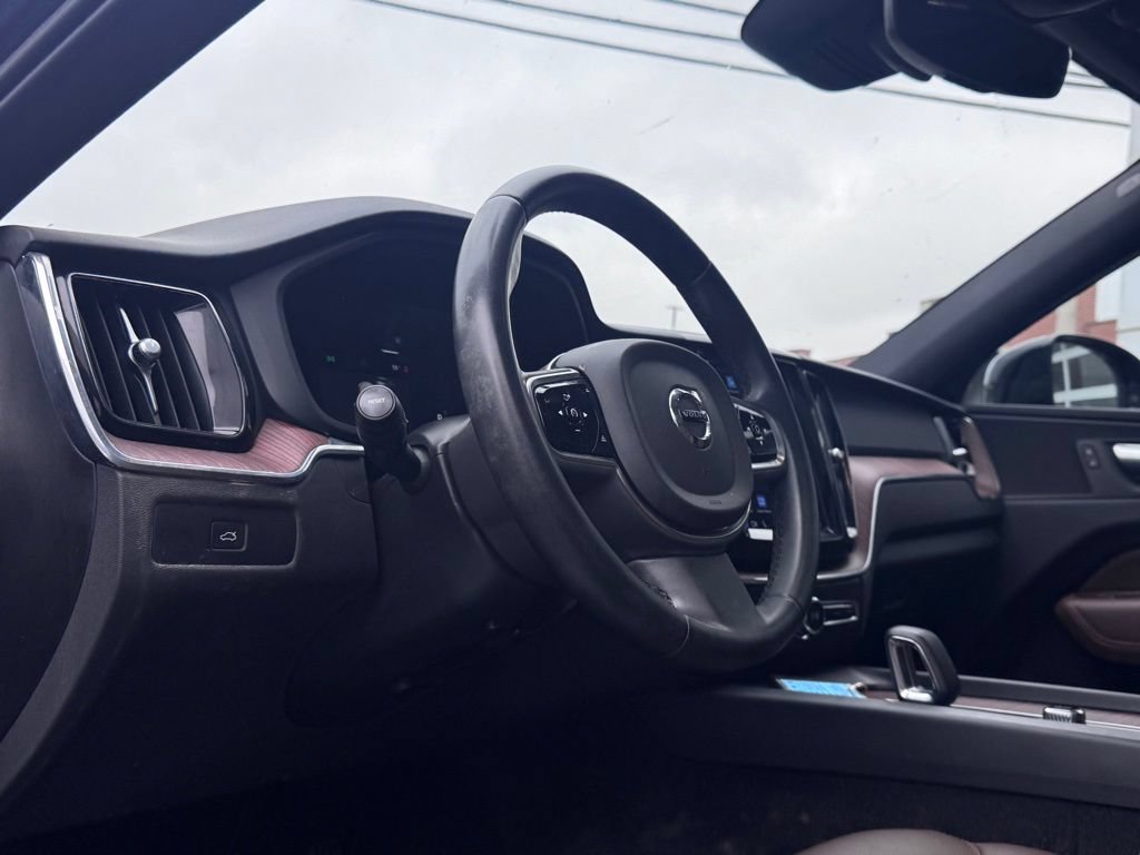 Used 2023 Volvo XC60 B5 Plus AWD/4WD image 12