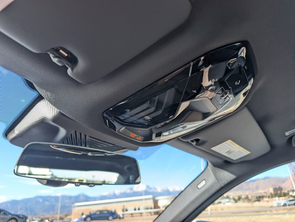 New 2026 BMW 550e xDrive w/ Premium Package image 31