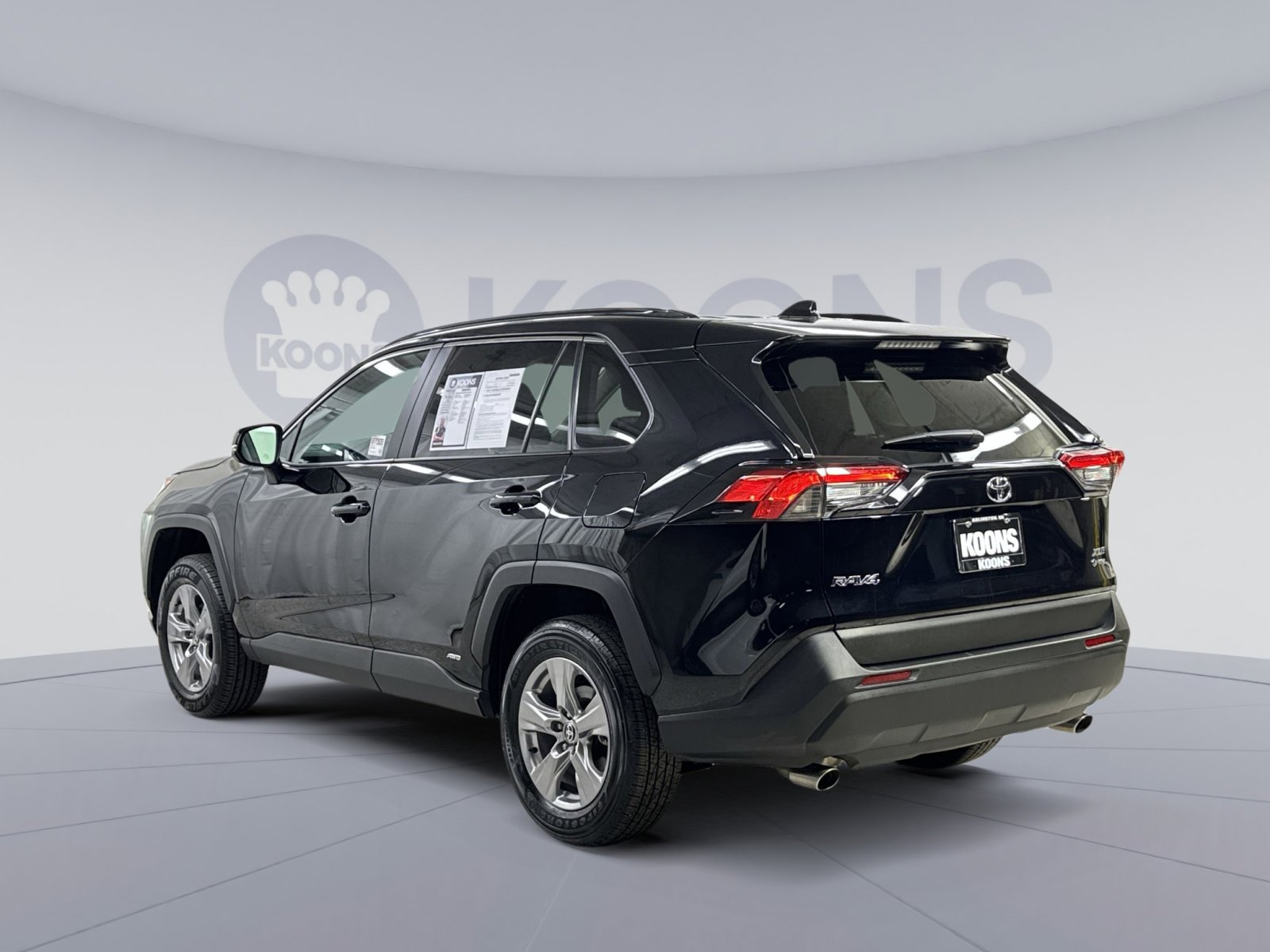 Used 2025 Toyota RAV4 XLE AWD/4WD image 18