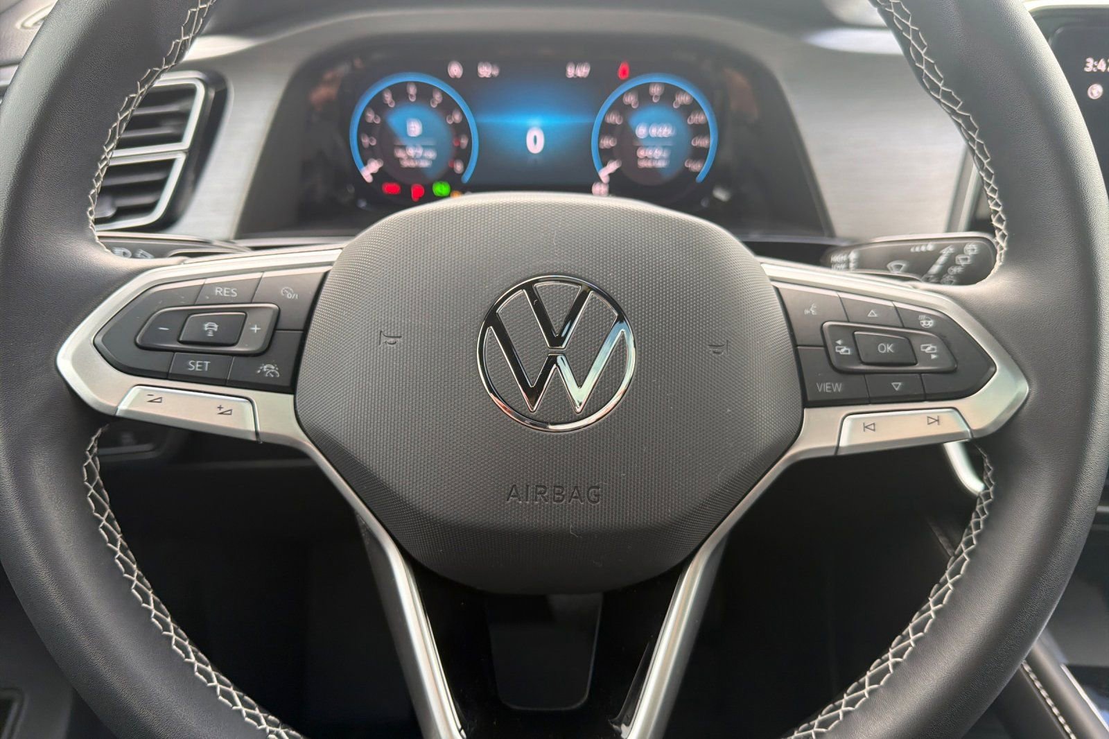 Used 2024 Volkswagen Atlas Cross Sport SE w/ Panoramic Sunroof Package image 23