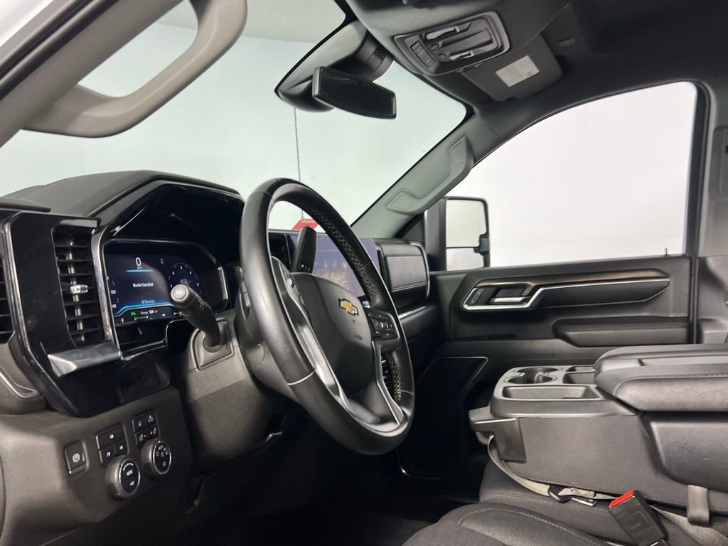 Used 2024 Chevrolet Silverado 3500 LT image 25