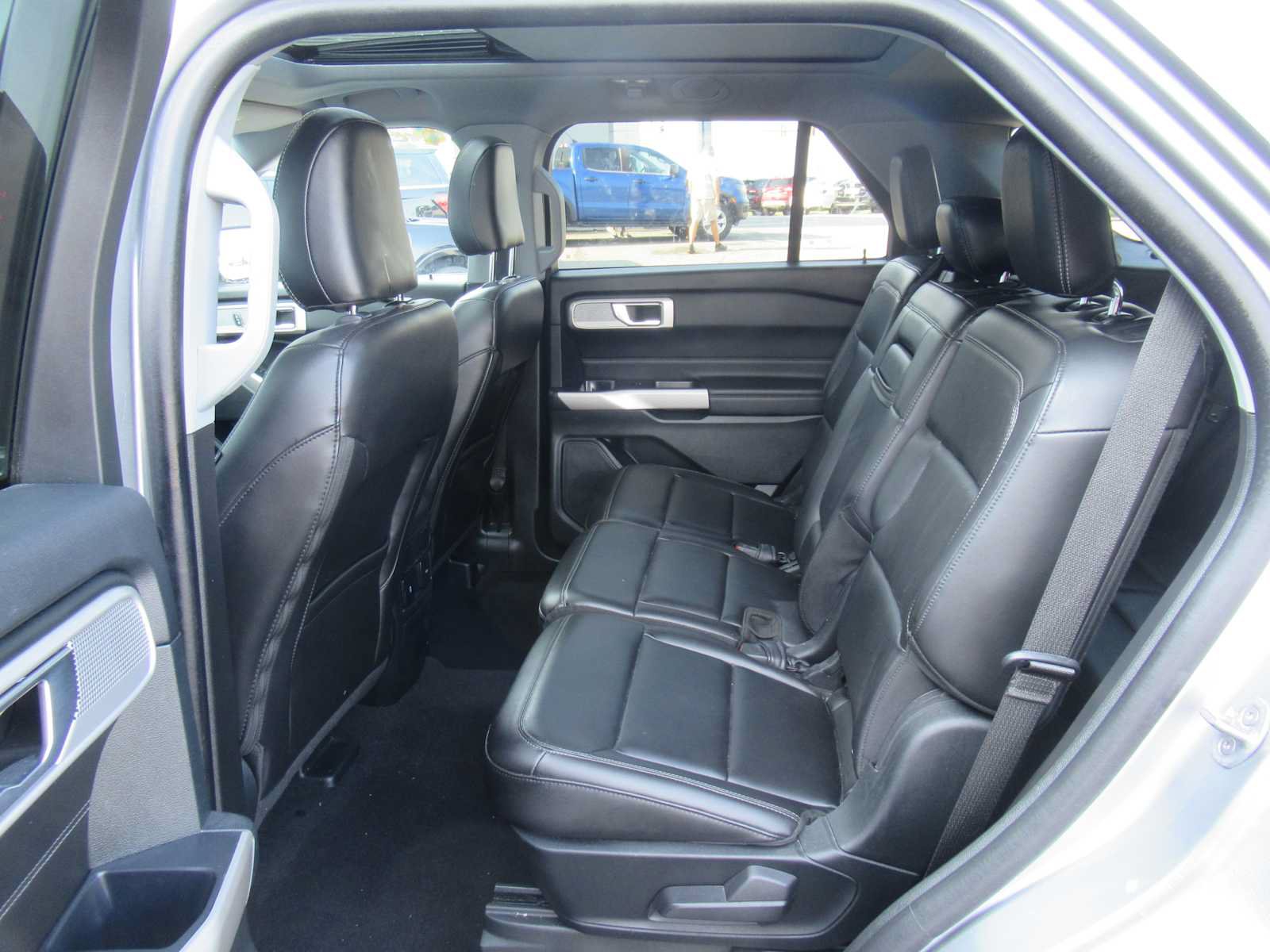 Used 2024 Ford Explorer XLT w/ Equipment Group 202A AWD/4WD image 20