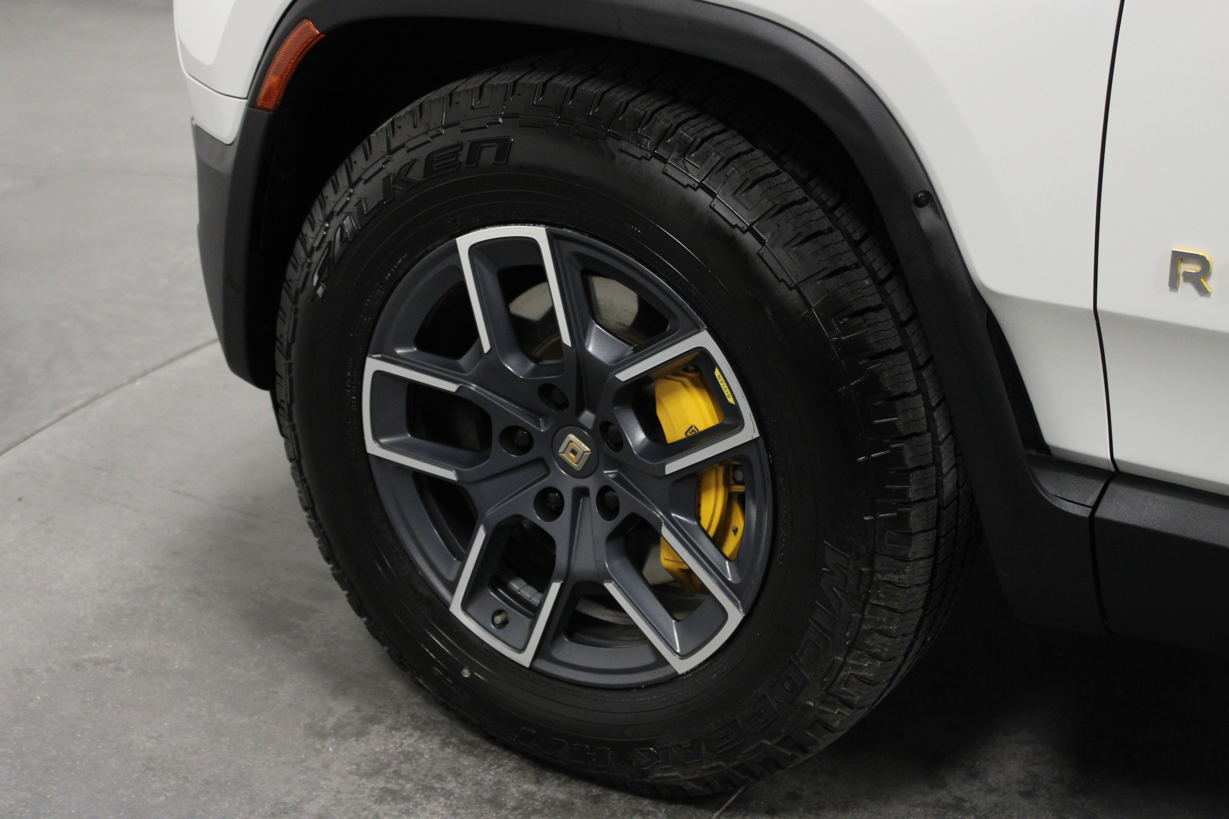 Used 2022 Rivian R1T Adventure image 10