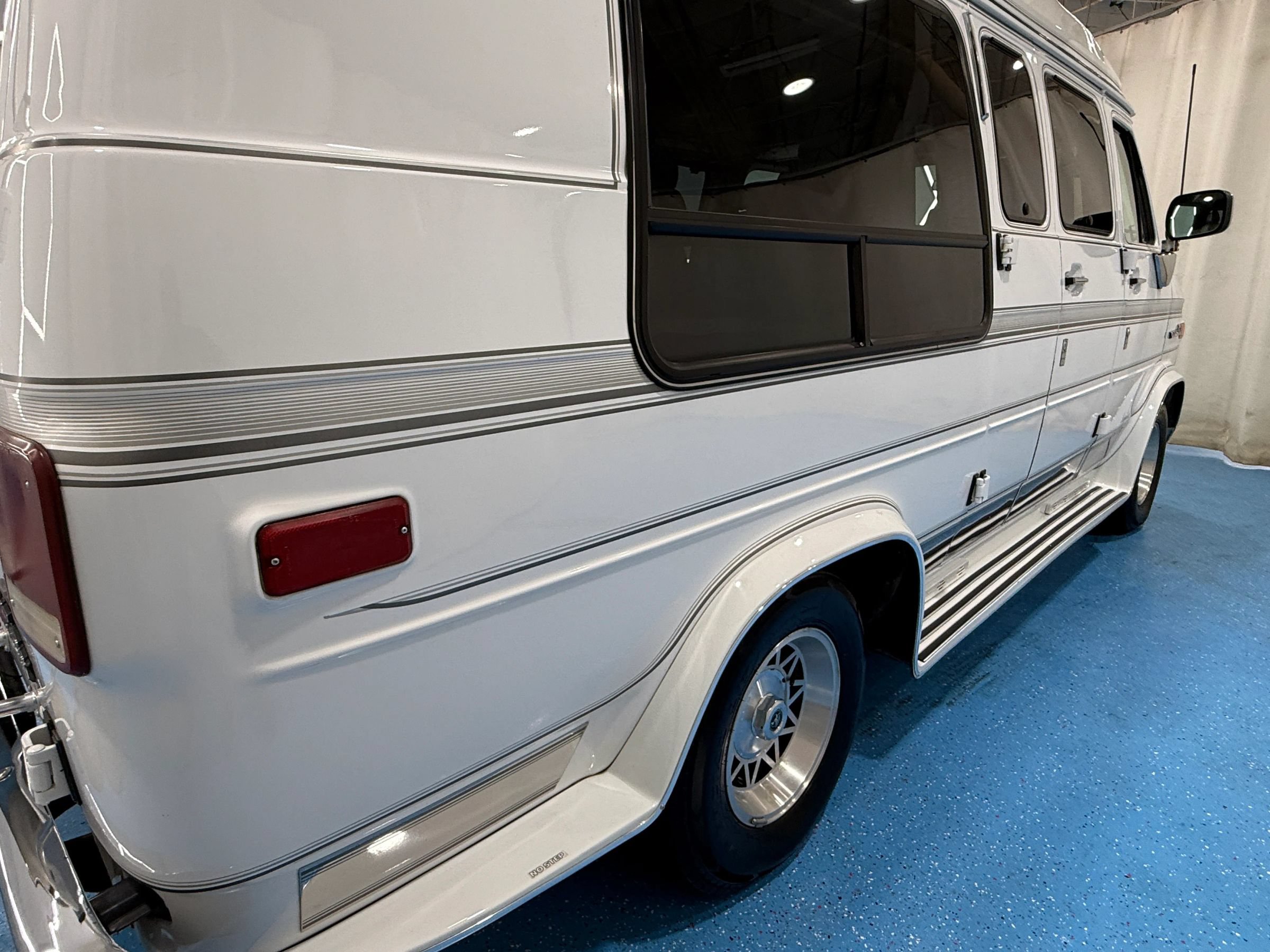 Used 1995 GMC G2500 Vandura RWD image 34