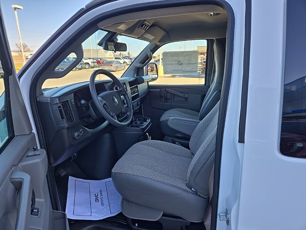 Used 2025 Chevrolet Express 3500 LT w/ LT Preferred Equipment Group RWD image 15