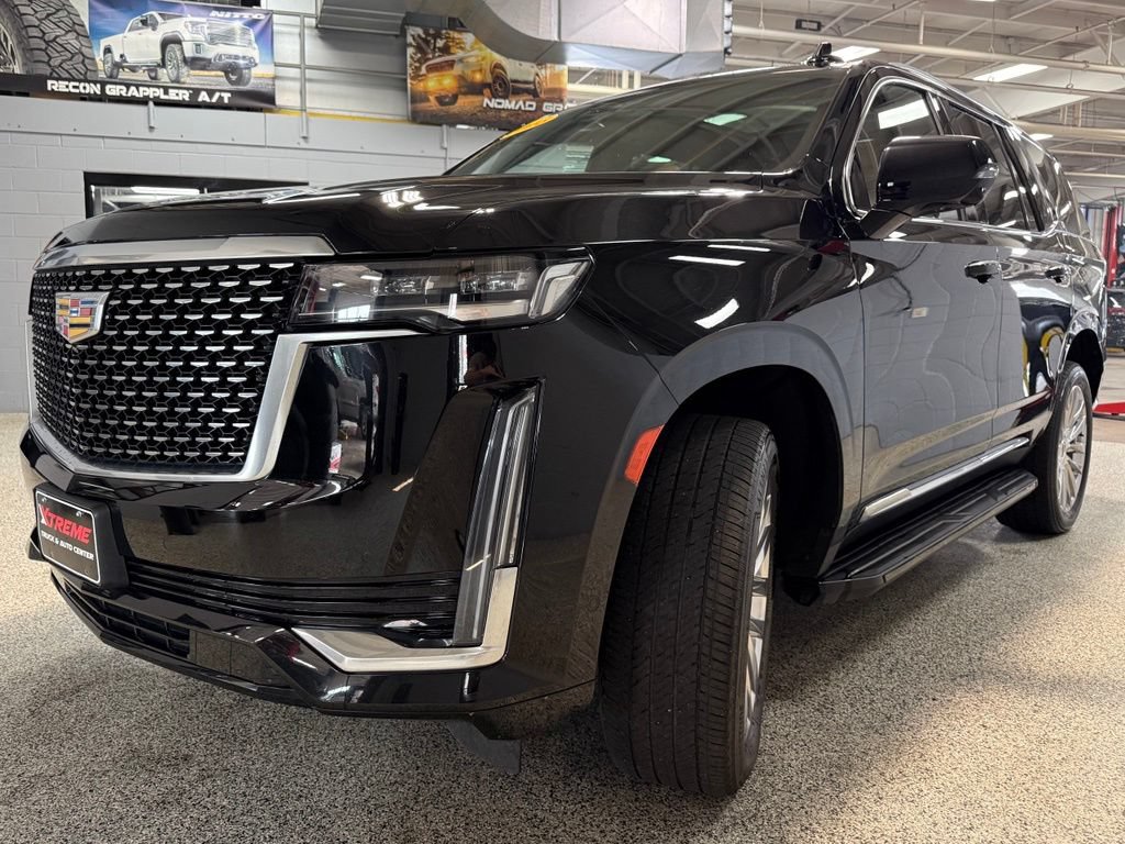 Used 2023 Cadillac Escalade Premium Luxury AWD/4WD image 3