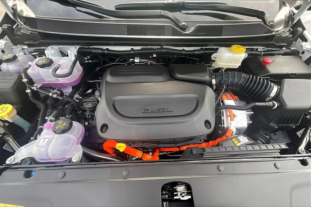 New 2024 Chrysler Pacifica Select w/ Uconnect Theater Family Group image 11